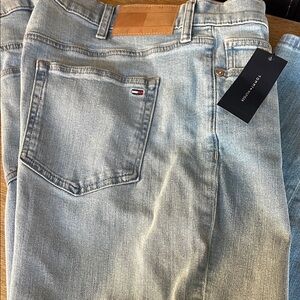 NWT Tommy Hilfiger men’s jeans 38x32. White wash denim. Slim fit.